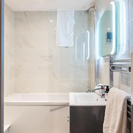 Bolton Road - Ideal In Bradford Apartment
